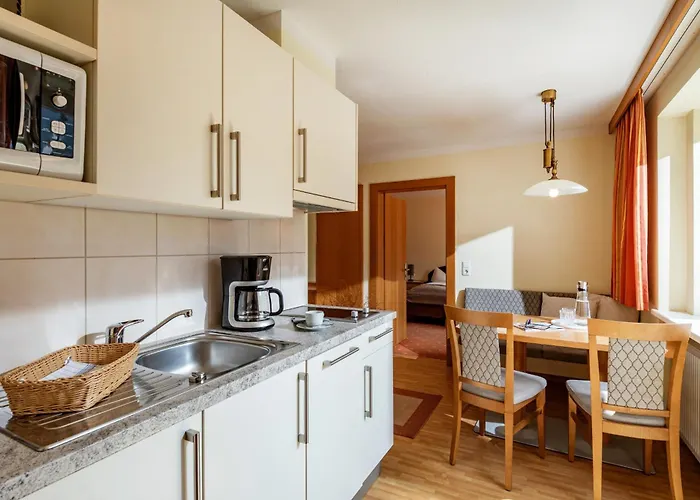 Rosenhof מלון דירות 4*