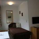 Rosenhof 4*